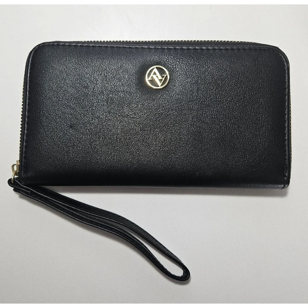ADRIENNE Vittadini‎ Black Pebbled Faux Leather Zip Around Wristlet Wallet Clutch